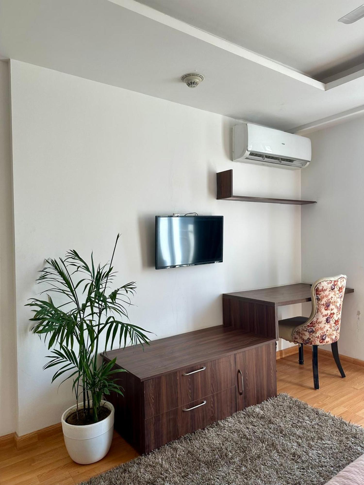 Flamingo Hotel Sector 67 I Studio Rooms I Ґурґаон Екстер'єр фото