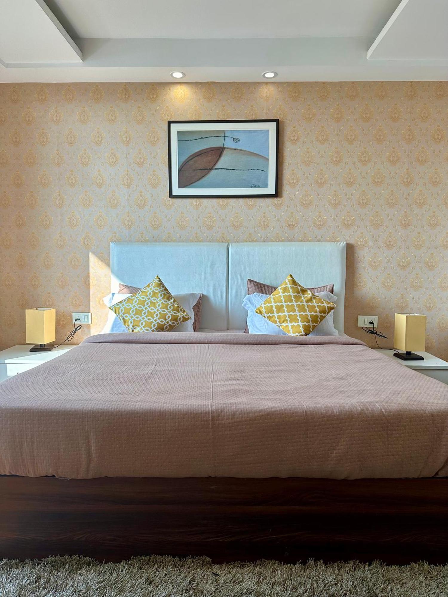Flamingo Hotel Sector 67 I Studio Rooms I Ґурґаон Екстер'єр фото